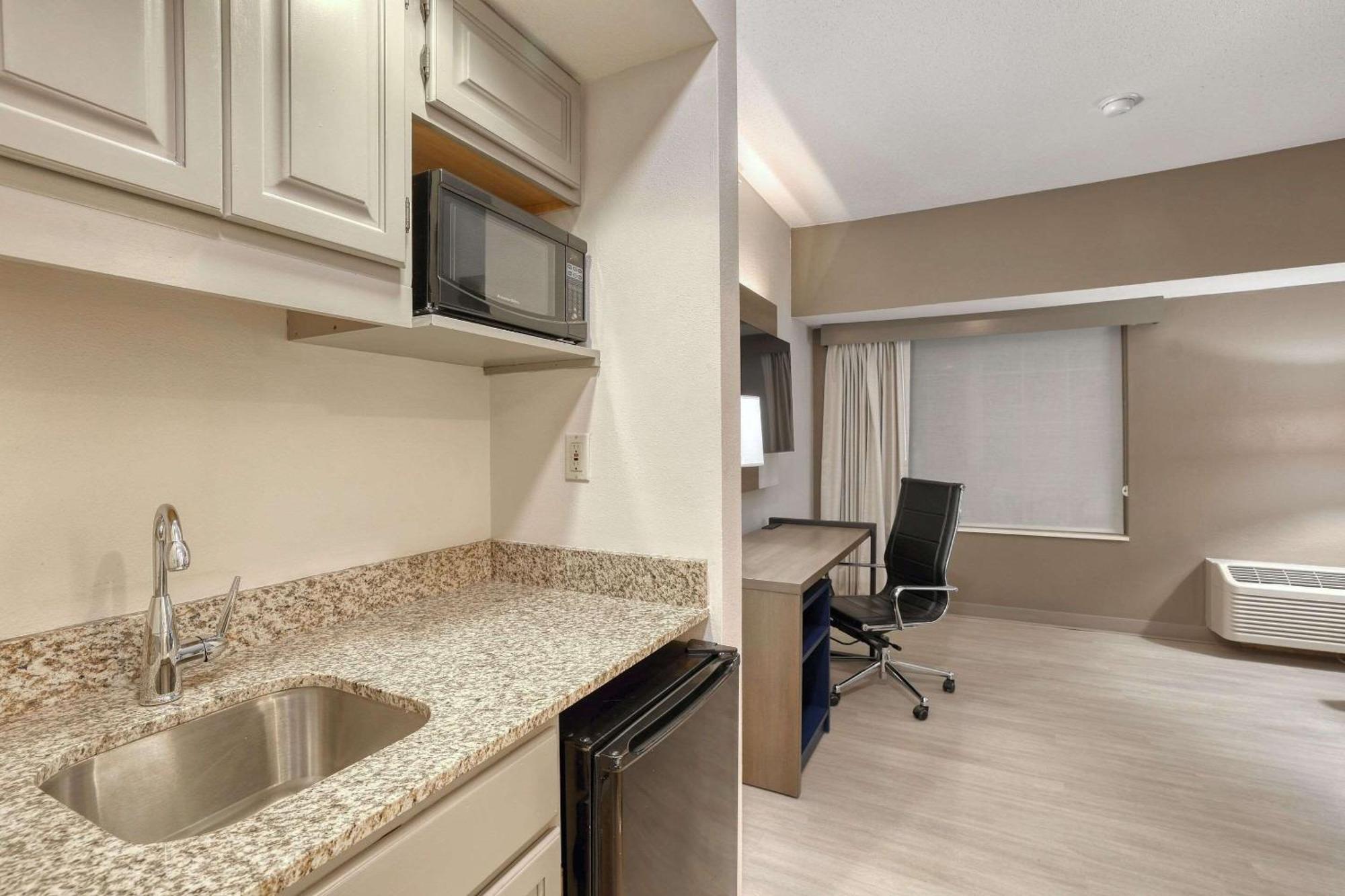 אוק קריק Comfort Suites Milwaukee Airport מראה חיצוני תמונה