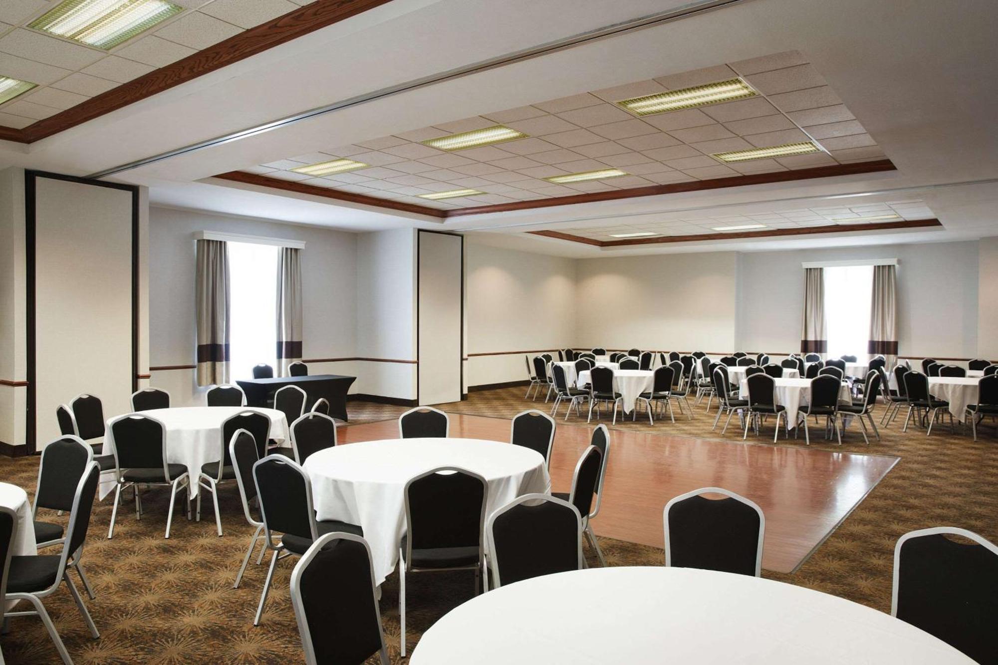 אוק קריק Comfort Suites Milwaukee Airport מראה חיצוני תמונה