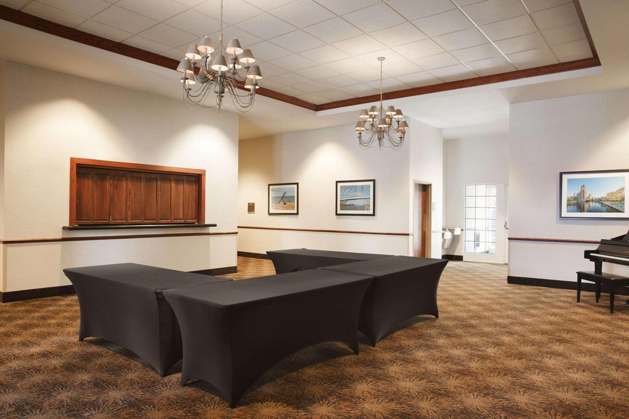 אוק קריק Comfort Suites Milwaukee Airport מראה חיצוני תמונה